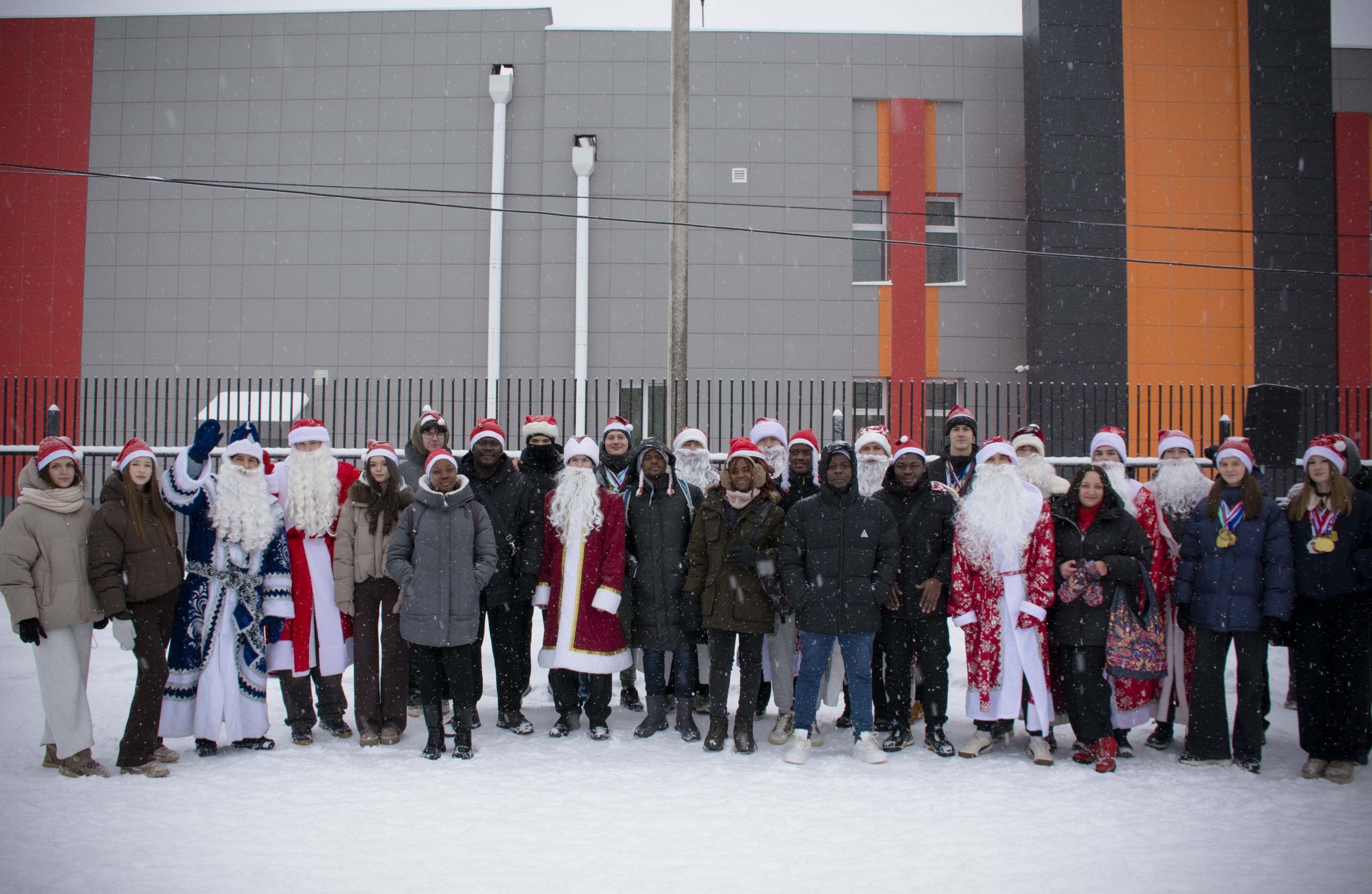 Иностранные студенты ТГТУ приняли участие в Забеге Дедов Морозов