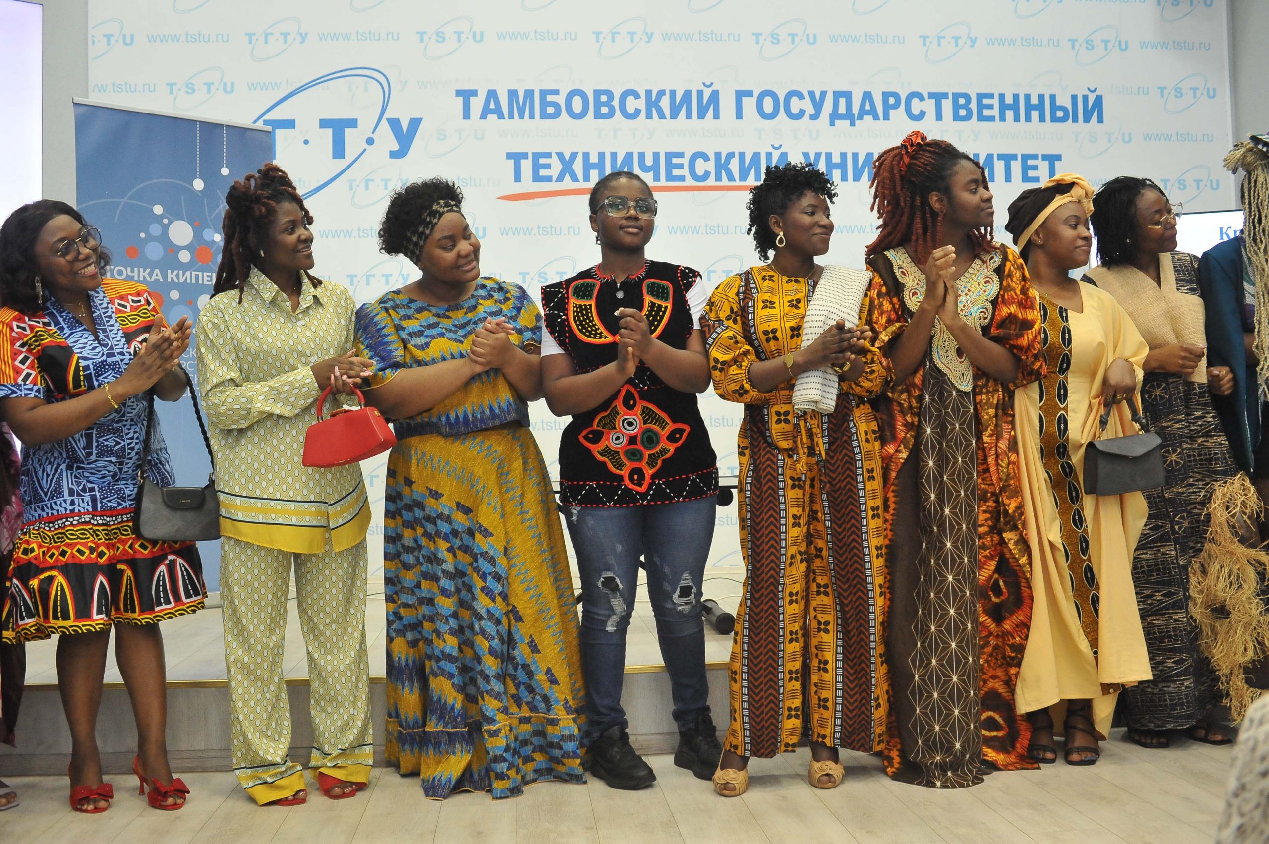 Интернациональный женский клуб «Надежда»: встреча в преддверии 8 марта