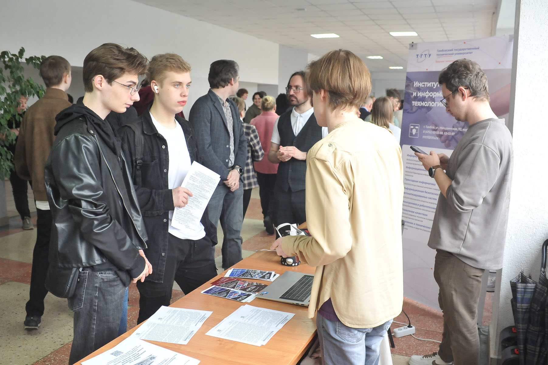 Около 1000 абитуриентов и их родителей посетили День открытых дверей в ТГТУ