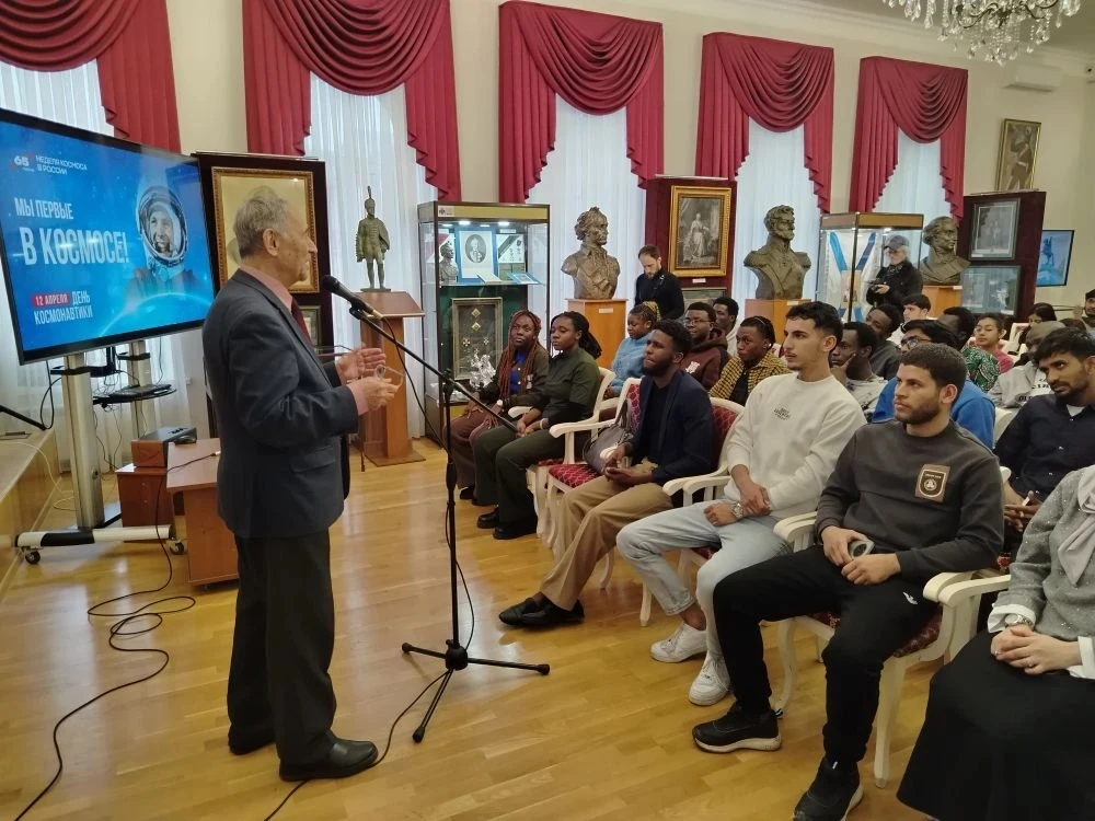 Иностранные студенты ТГТУ присоединились к Неделе космоса в Музейно-выставочном центре