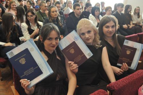 Вручение дипломов выпускникам колледжа Тамбов